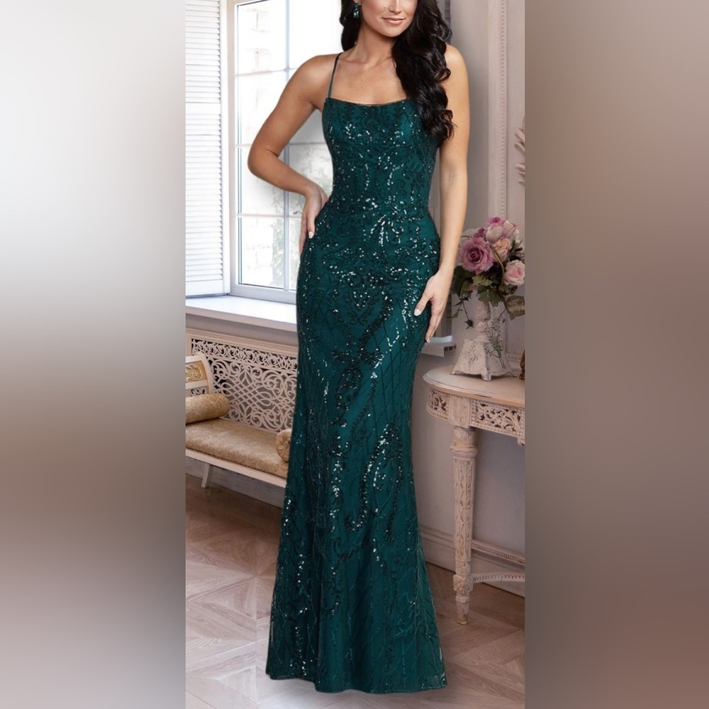 PromGirl Long Sequin Dress in forest green size 6. NWT